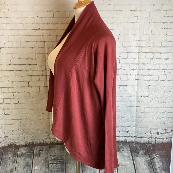 Athleta Nirvana Wear Two Ways Wrap Maple Red Sz Small Gym Yoga Layering Workout - Picture 10 of 14